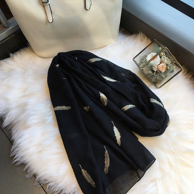 Модерен дамски шал с апликация в няколко цвята