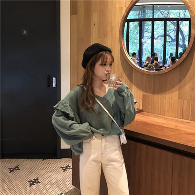 Bluză de damă cu decolteu în V în alb și verde