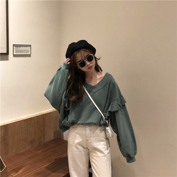 Bluză de damă cu decolteu în V în alb și verde