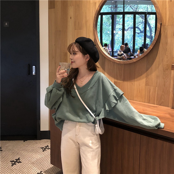 Bluză de damă cu decolteu în V în alb și verde