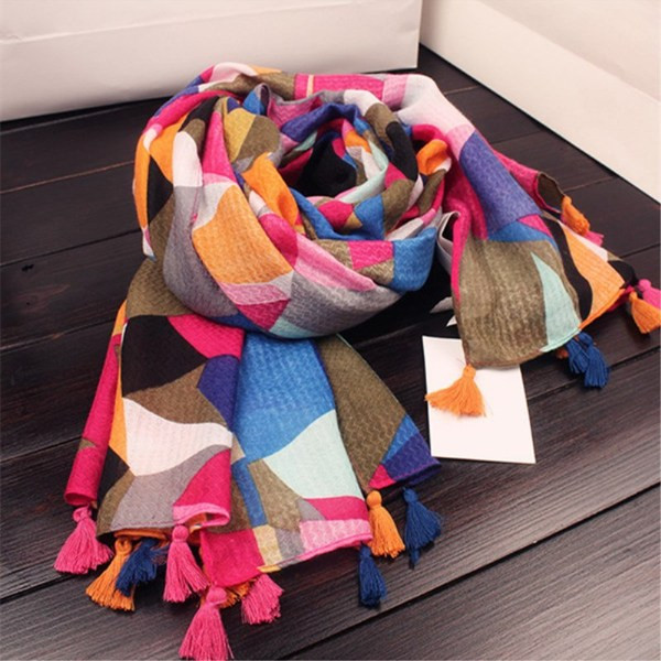 Esarfa de dama colorata moderna cu ciucuri