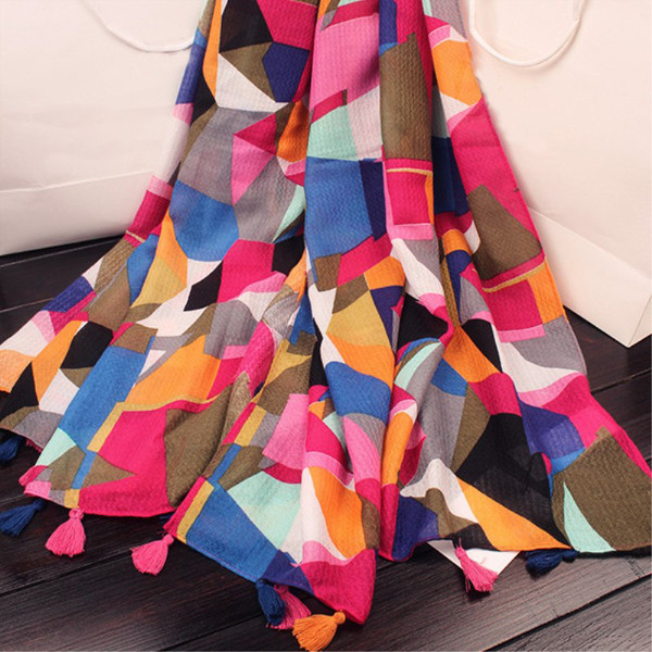 Esarfa de dama colorata moderna cu ciucuri