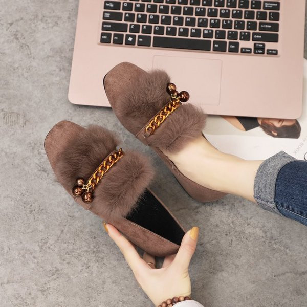 Női velúr mokaszinok jelenlegi modellje fém elemekkel és pehely két színben