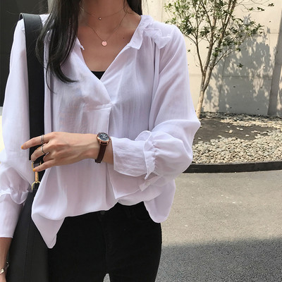 Модерна дамска риза с V-образно  деколте