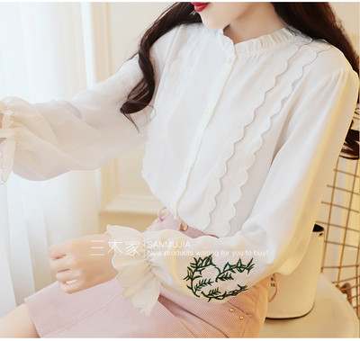 Cămașă de damă elegantă cu broderie în două culori