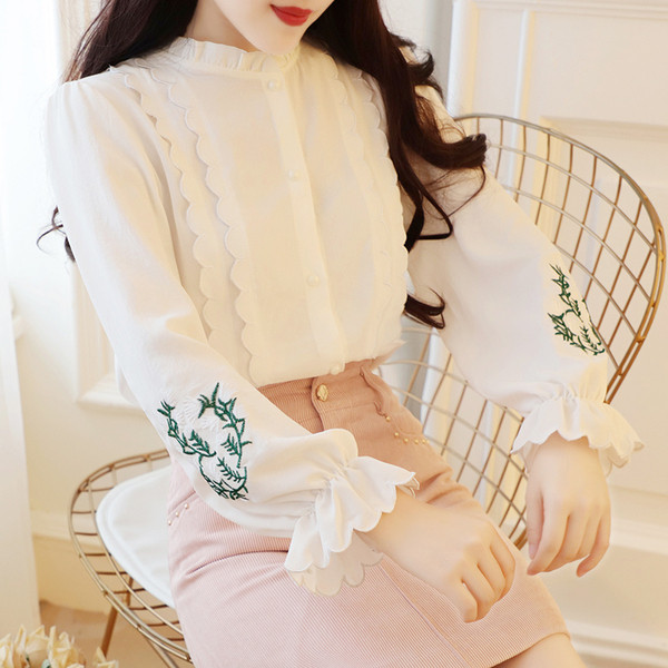 Cămașă de damă elegantă cu broderie în două culori