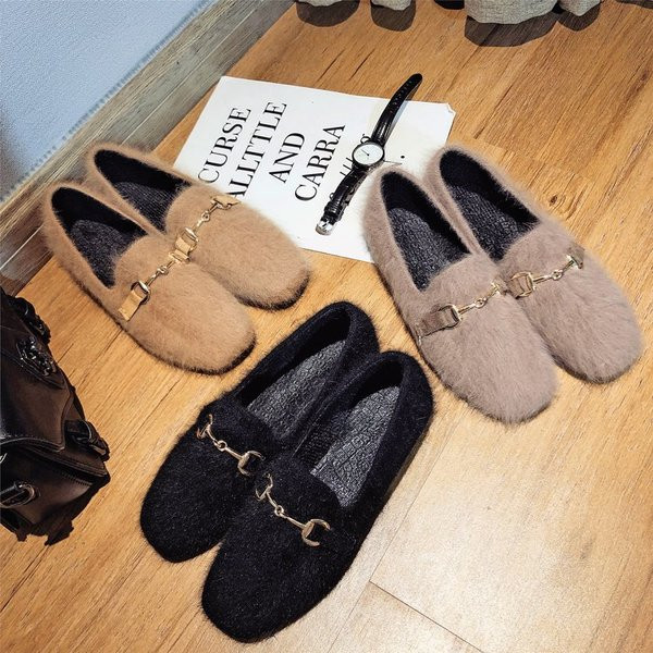 Актуален модел дамски мокасини с метален елемент в три цвята