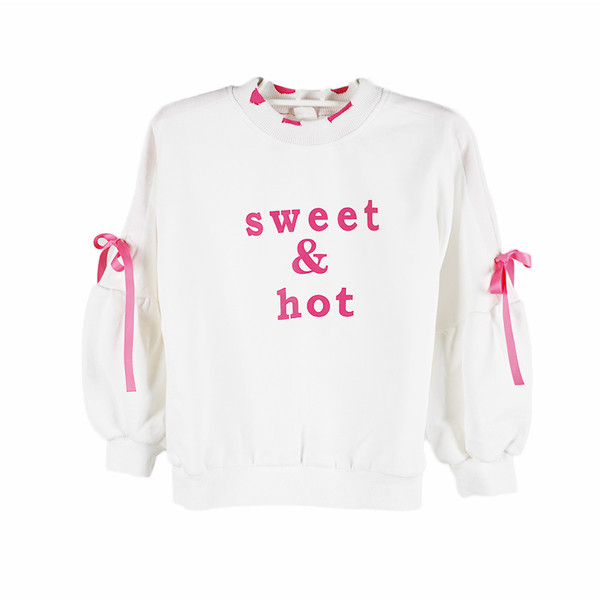 Bluză albă modernă cu panglică și inscripție