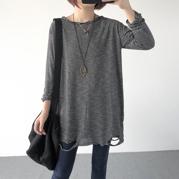 Γυναικεία μπλούζα  με σκισμένα σχέδια σε διάφορα χρώματα