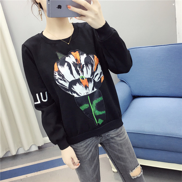 Ежедневна дамска блуза с цветна апликация 