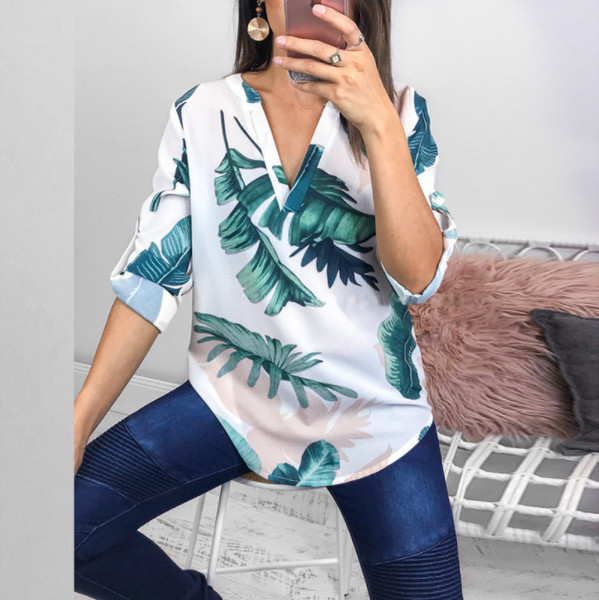 Cămașă de damă cu motive florale cu decolteu în V