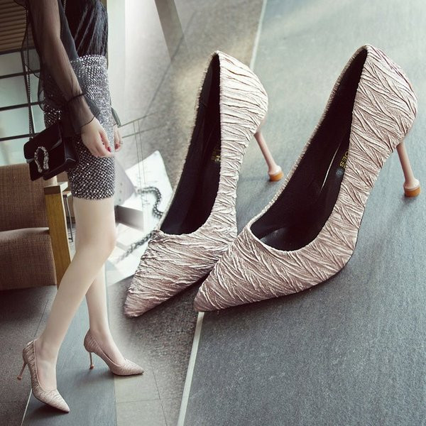 Pantofi eleganti de dama cu toc in relief in patru culori