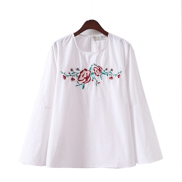 Cămașă modernă de damă cu broderie colorată și mâneci lotus în alb