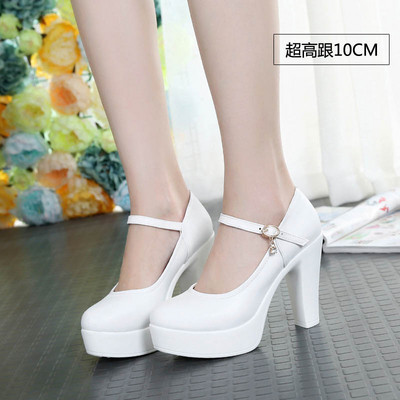 Modern női cipő vastag sarkú