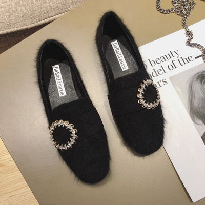 Νέο μοντέλο γυναικεία μοκασίνια  με μεταλλικό στοιχείο σε τρία χρώματα