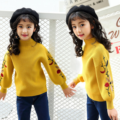 Детски пуловер с висока яка и цветна бродерия
