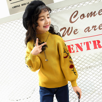 Детски пуловер с висока яка и цветна бродерия