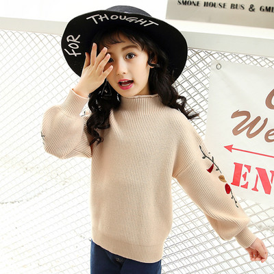 Детски пуловер с висока яка и цветна бродерия