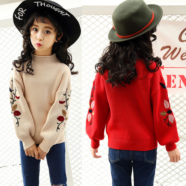 Детски пуловер с висока яка и цветна бродерия