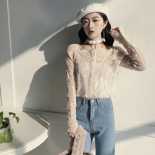 Bluza dama din dantela cu nasturi de culoare deschisa