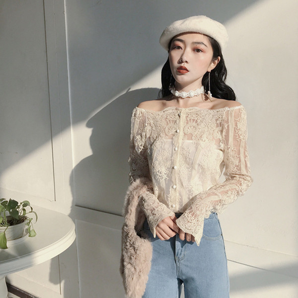 Bluza dama din dantela cu nasturi de culoare deschisa