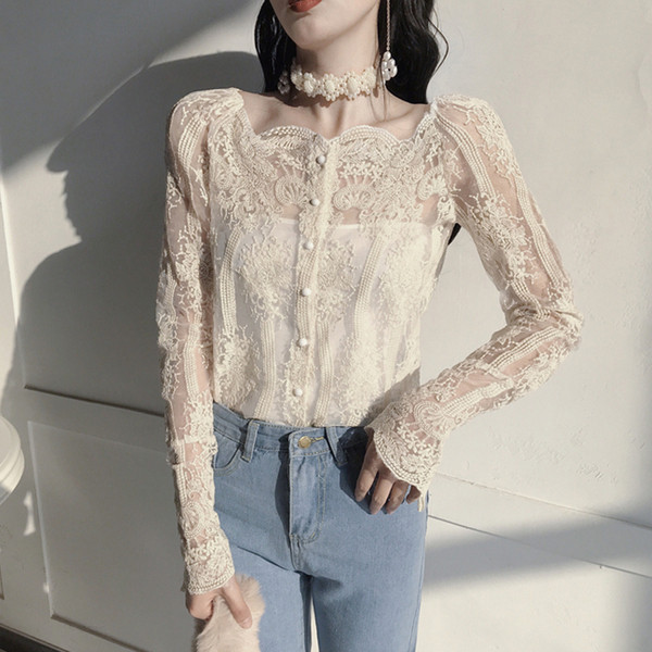 Bluza dama din dantela cu nasturi de culoare deschisa