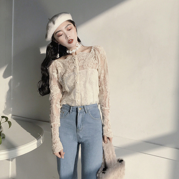 Bluza dama din dantela cu nasturi de culoare deschisa