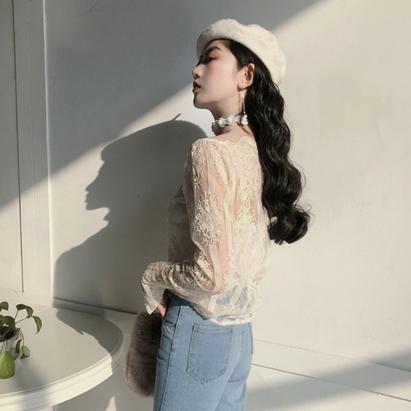 Bluza dama din dantela cu nasturi de culoare deschisa