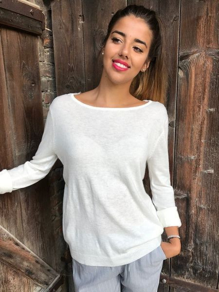 Bluză de damă modernă cu dantelă la spate