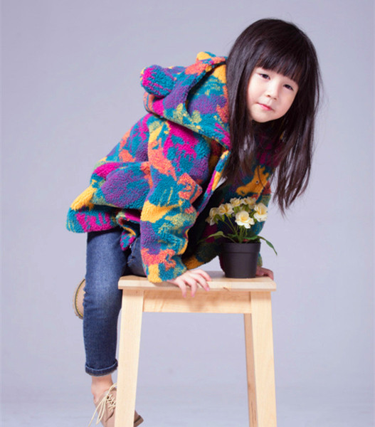 Palton casual pentru copii colorat, cu glugă și element 3D