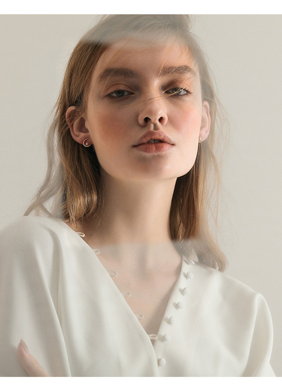 Cercei mici de dama cu pietre de culoare aurie