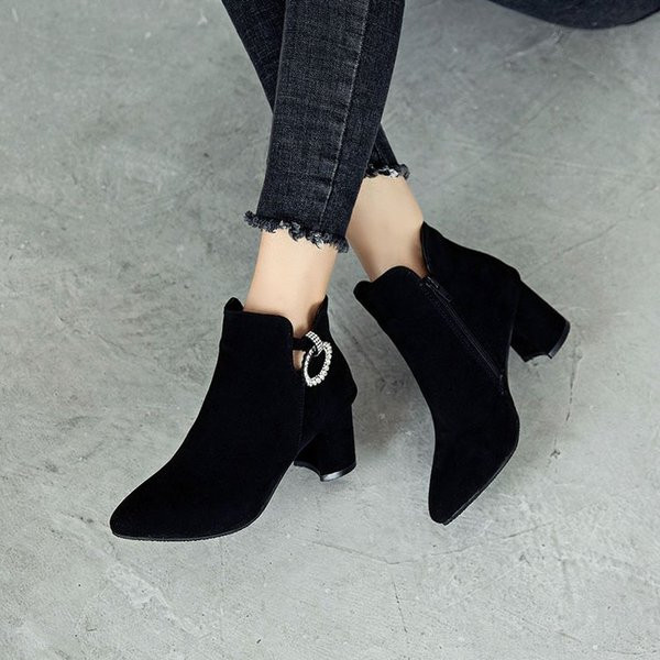 Cizme de dama elegante cu element metalic in maro si negru