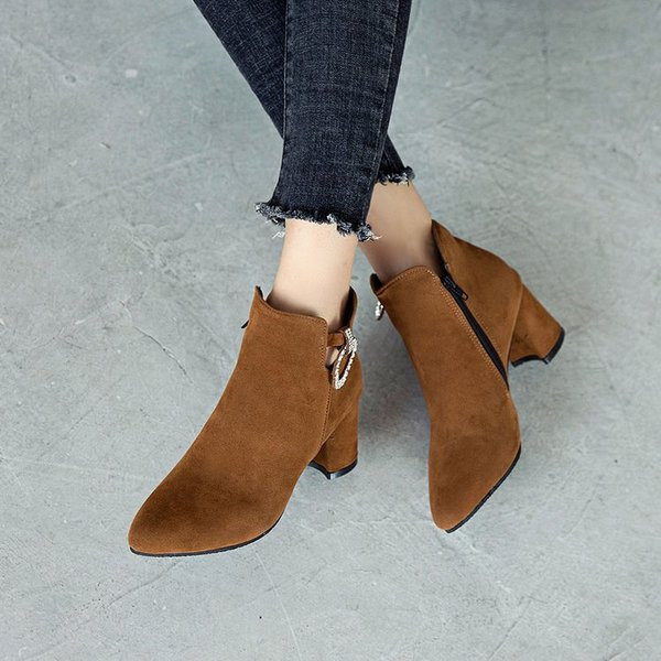 Cizme de dama elegante cu element metalic in maro si negru