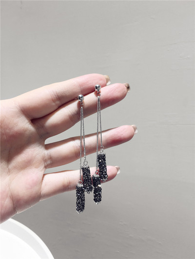 Μοντέρνα γυναικεία σκουλαρίκια σε τρία χρώματα