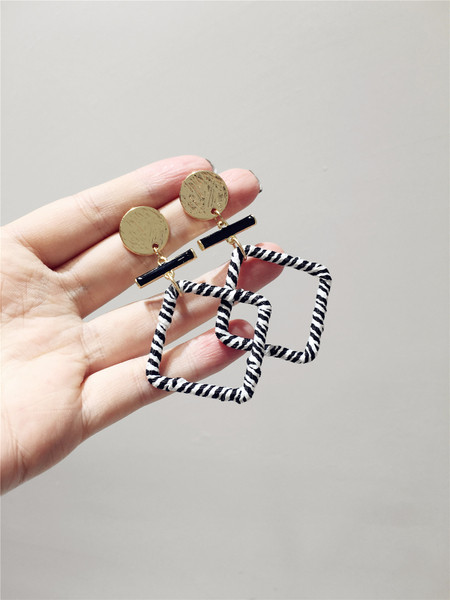 Cercei moderni de dama in doua modele