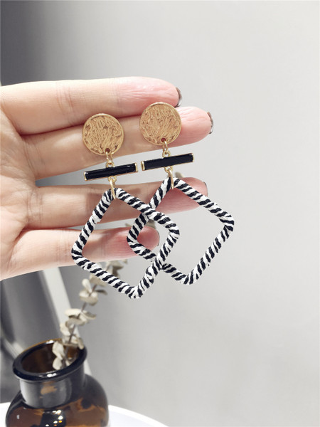 Cercei moderni de dama in doua modele