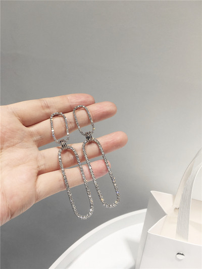 Cercei lungi moderni de dama in doua culori