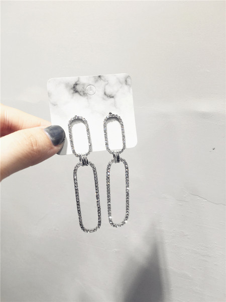 Cercei lungi moderni de dama in doua culori