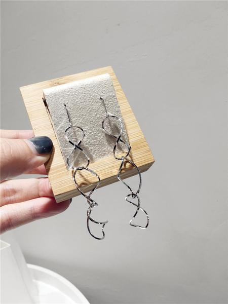 Актуални дамски обеци в два цвята