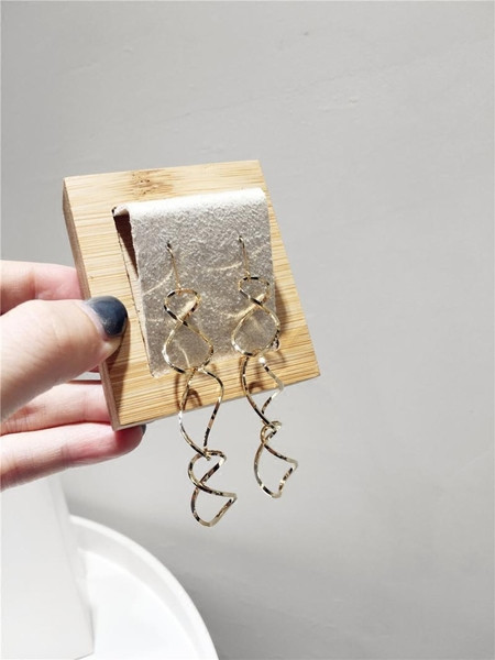 Актуални дамски обеци в два цвята