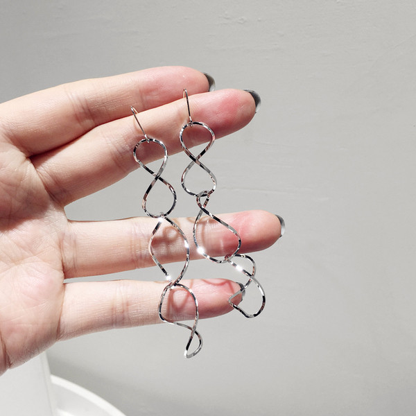 Актуални дамски обеци в два цвята