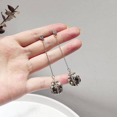 Cercei lungi eleganti de dama