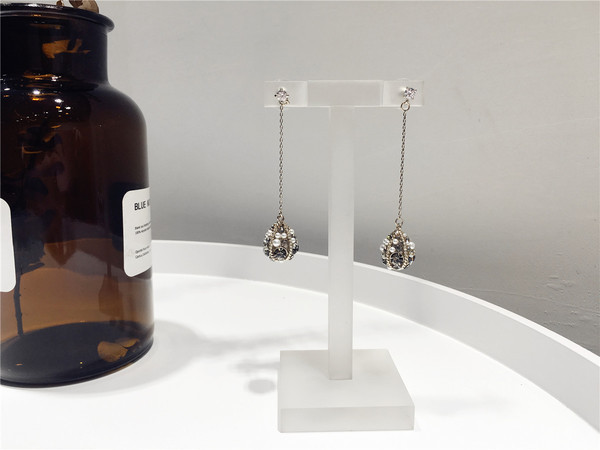 Cercei lungi eleganti de dama