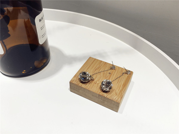 Cercei lungi eleganti de dama