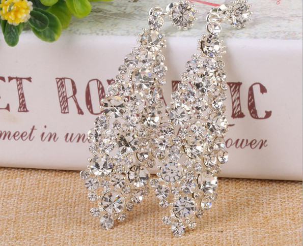 Modern női fülbevaló díszkövekkel