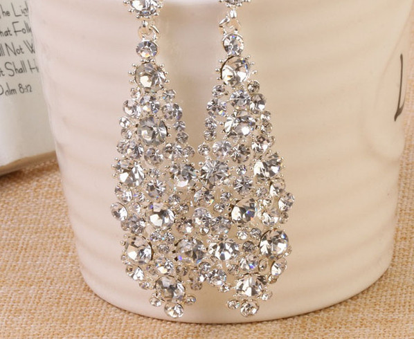 Modern női fülbevaló díszkövekkel