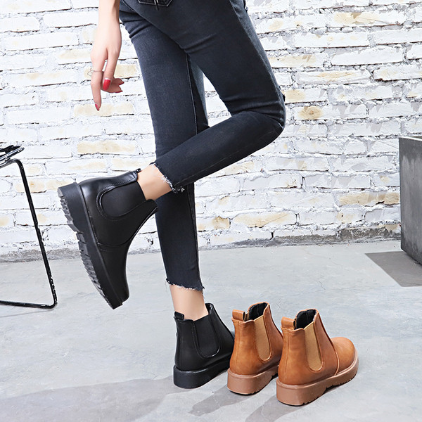 Ежедневни дамски боти от еко кожа в кафяв и черен цвят