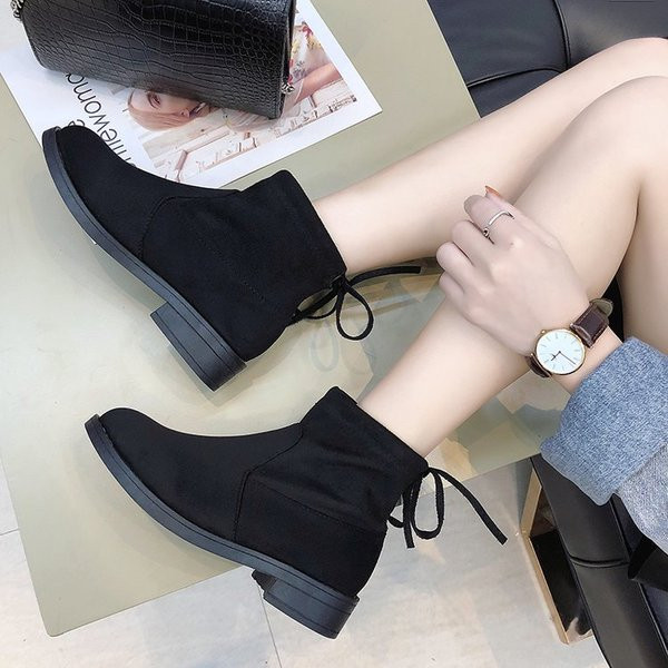 Ghete de dama moderne de culoare neagra din piele intoarsa ecologica