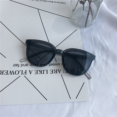 Ochelari de soare moderni pentru femei în cinci culori