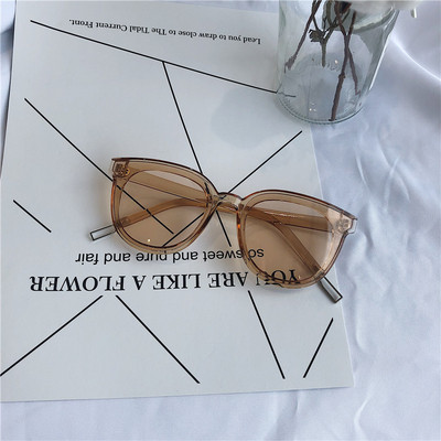 Ochelari de soare moderni pentru femei în cinci culori